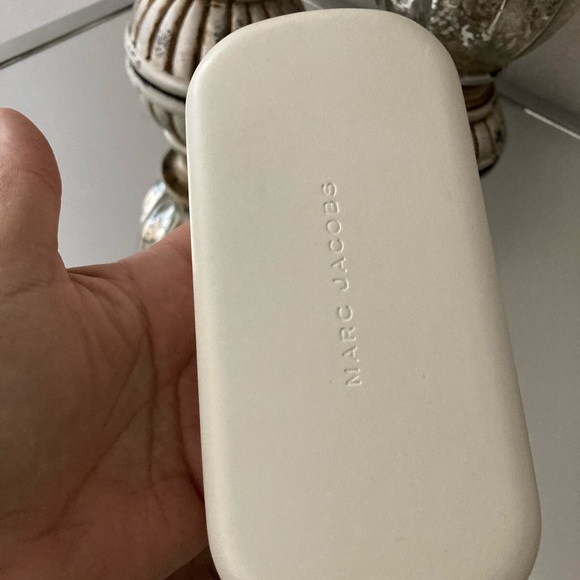 Marc Jacobs case - Picture 4 of 7